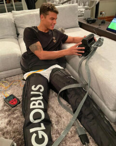 Chelsea FC Thiago Silva wearing compression trousers at home
