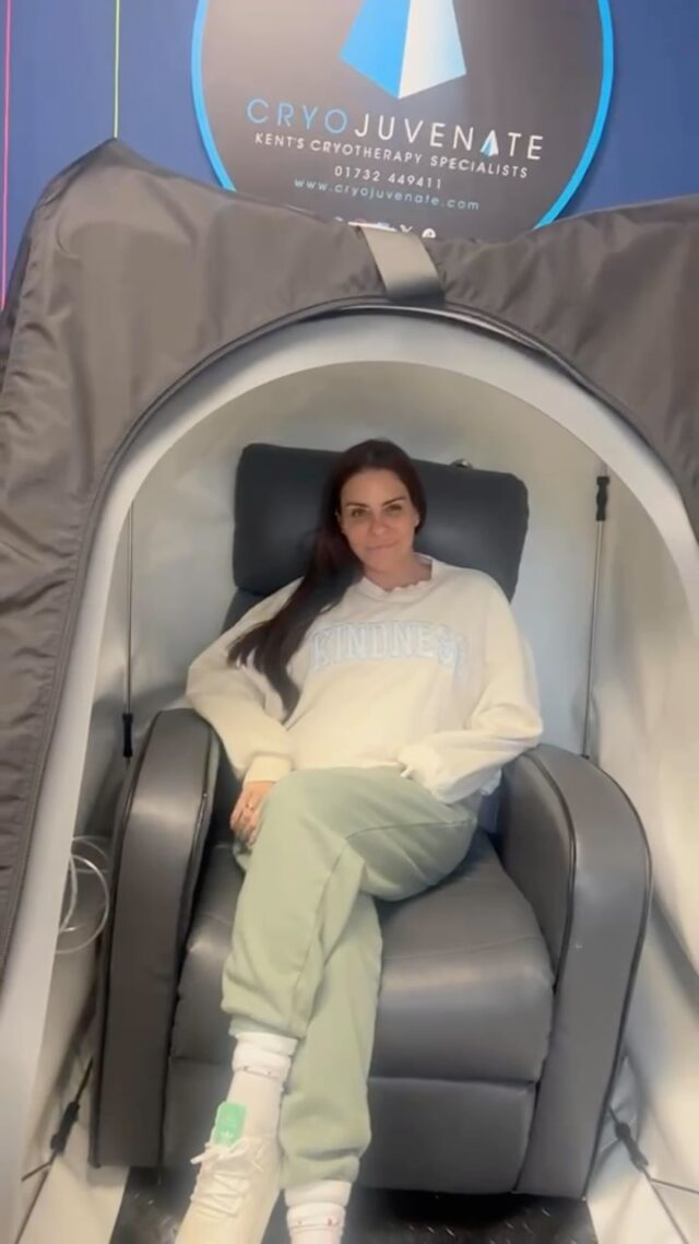 What does modern healing look like? 👇

It looks like relaxing with your favourite magazine while your body gets a cellular reset. 📖✨

During a Hyperbaric Oxygen Therapy (HBOT) session, the mild pressure inside the chamber allows your blood plasma to absorb significantly higher levels of oxygen. This oxygen-rich blood travels straight to your tissues to:
⚡ Accelerate recovery from intense workouts, injuries, or post-surgery
🌿 Reduce inflammation and swelling naturally
🧠 Clear brain fog and boost mental clarity
💤 Support deep sleep and general well-being

It’s 50 minutes of pure, uninterrupted wellness. You just breathe, relax, and let your body do the healing.

🔗 Ready to try it? Tap the link in our bio to book your session!! 

#hyperbaricchamber #recovery #modernhealing #sevenoaks #cryojuvenate
