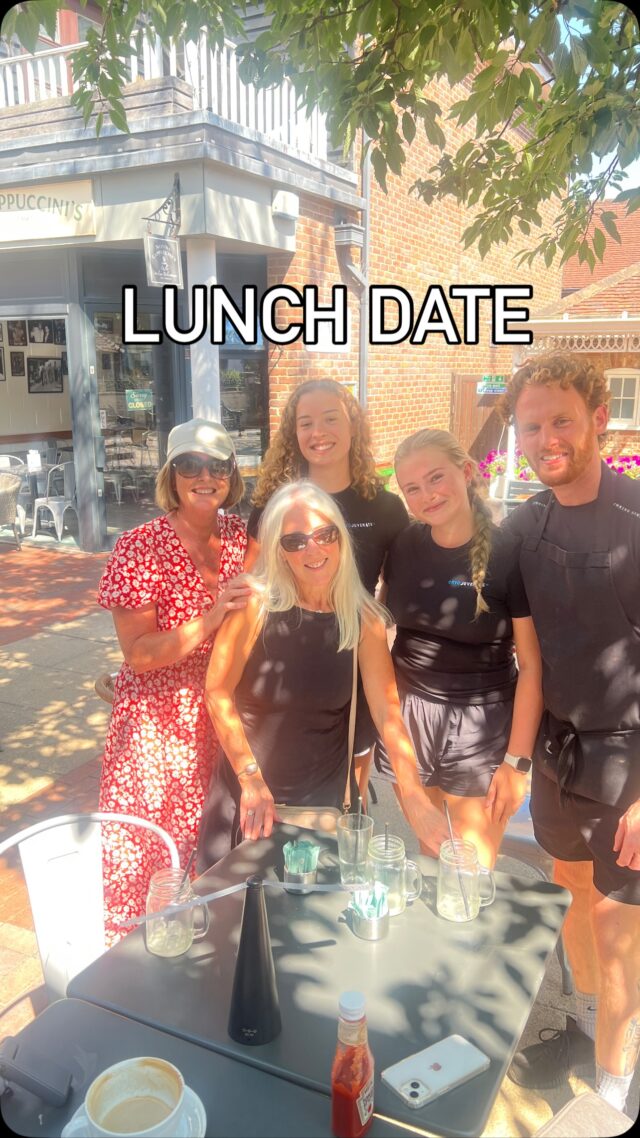 Not often you’ll catch #TeamCryo out at lunchtime! 😄🍽️ but who could resist such a lovely invitation on a day like this 😎

Big thanks to our fab members, Stephen & Helen, for treating us today, great team building too ❤️🤗🥰 

And thank you to Nonnas for the incredible food, always cooked to perfection and absolutely delicious. 👏

#nonnascappucino #cryojuvenate #sevenoaks #teamday
